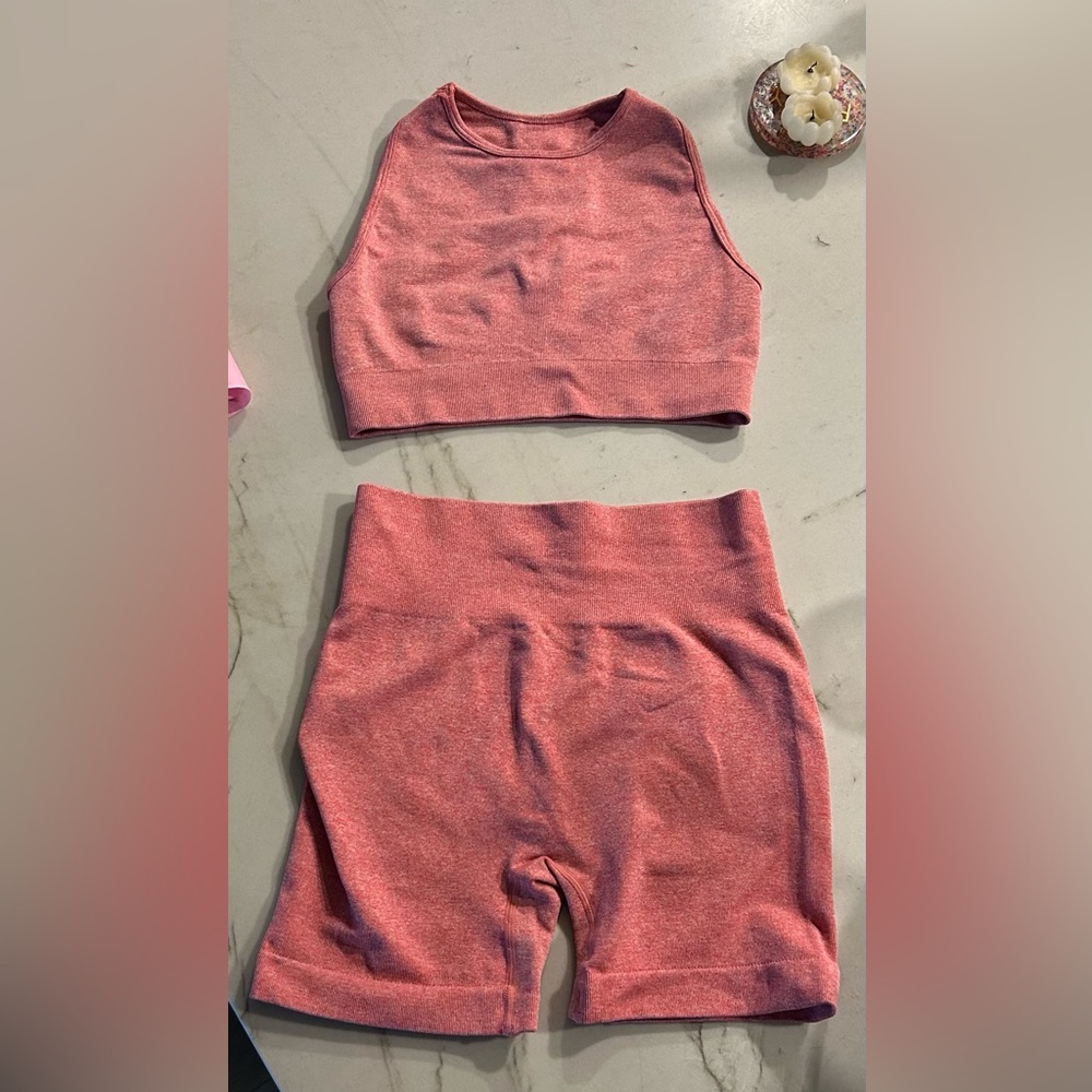 Salmon pink active set. Lightly worn in great condition.